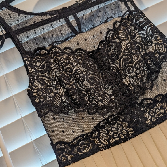 Vintage Lacey Dress - Picture 4 of 8